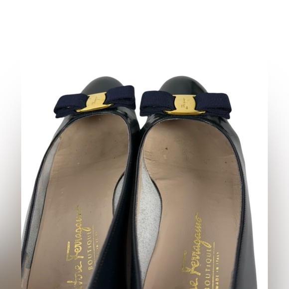 Salvatore Ferragamo Patent Leather Bow Pumps Blue Womens 8 AA 2A Casual Formal main image 3
